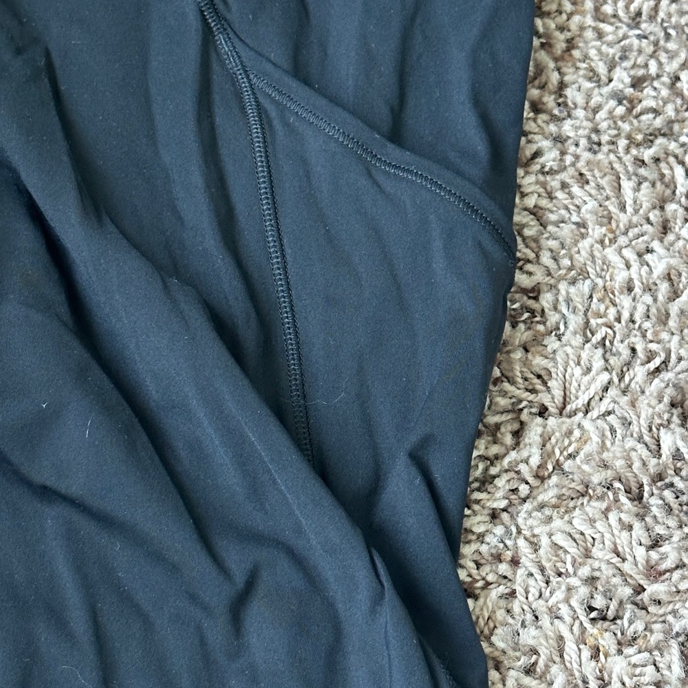 Lululemon - Picture 2 of 4